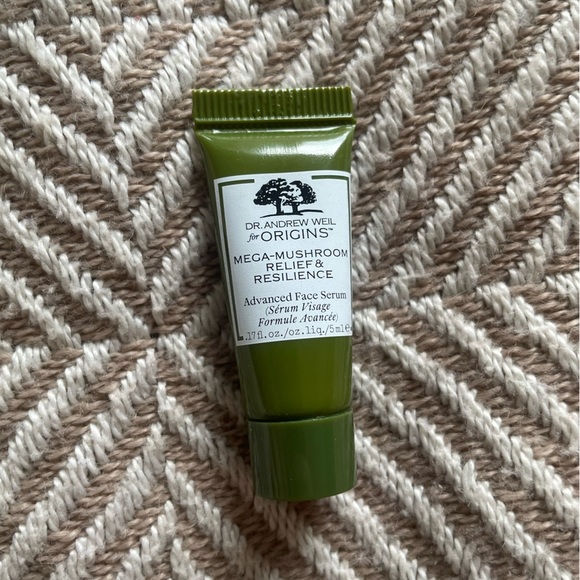 Set 2 Dr. Andrew Weil for Origins™ Mega-Mushroom Relief serum & lotion - Picture 4 of 4